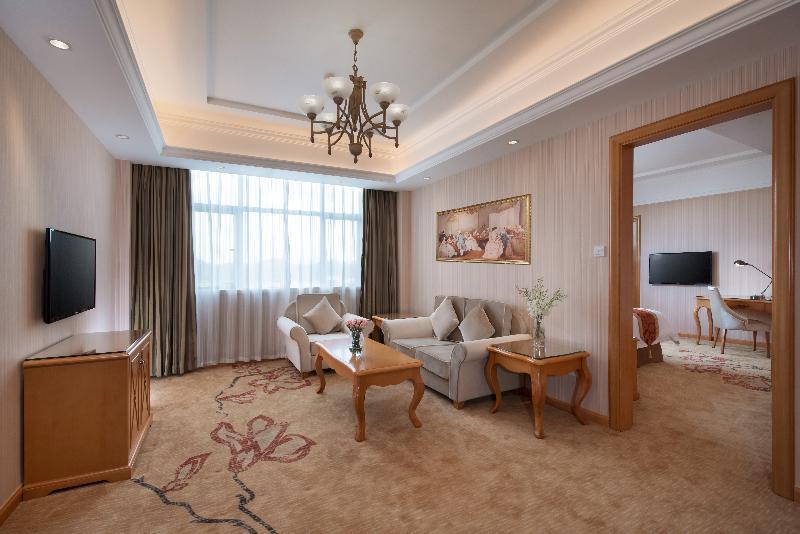 Vienna International Hotel Luogang Wanda Plaza Kuangcsou Kültér fotó